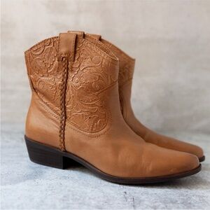 Lucky Brand leather embroidered floral ankle cowboy boots